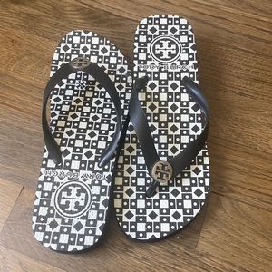 Barely worn tory burch flip flops